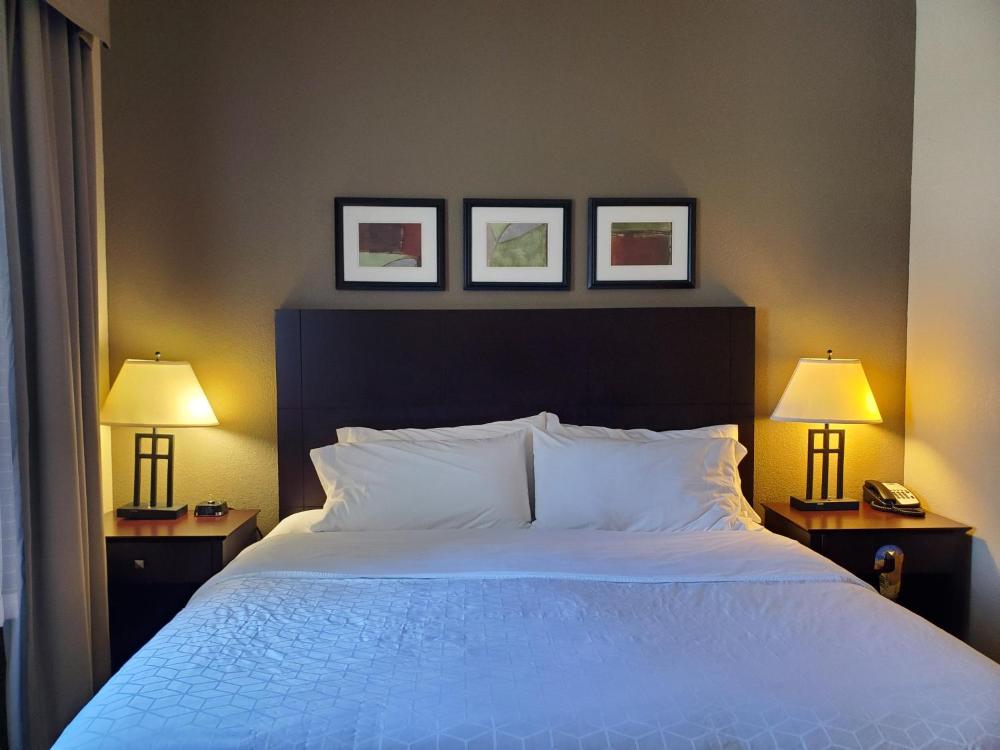 Holiday Inn Express Hotel & Suites Mankato East by IHG